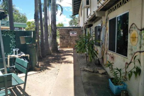 Palm Court Backpackers - Broome Tourism 2
