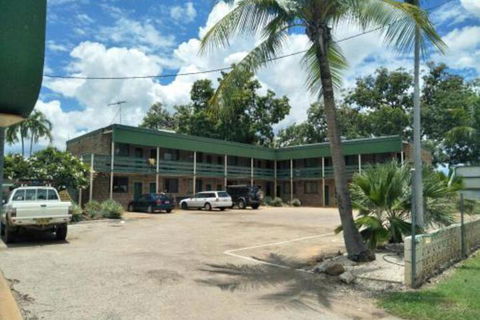 Palm Court Backpackers - Broome Tourism 0