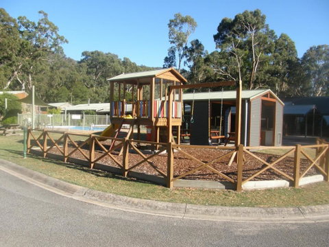 Halls Gap Log Cabins - Broome Tourism 6
