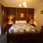 Halls Gap Log Cabins - Broome Tourism 0