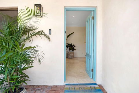 Cronulla Beach House B&B - Broome Tourism 0