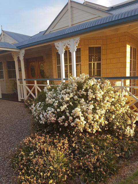Grovely House Bed & Breakfast - Broome Tourism 0
