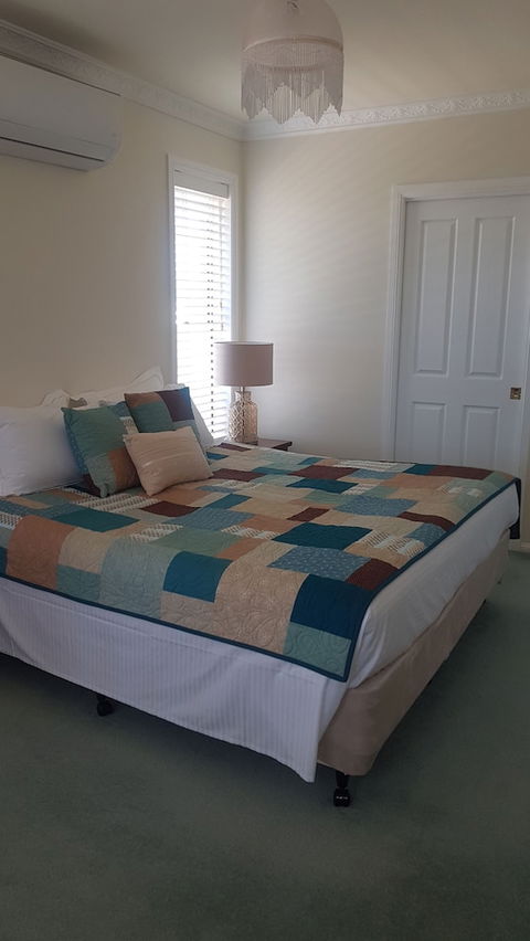 Grovely House Bed & Breakfast - Broome Tourism 6
