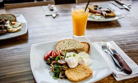 Waterfront Grill - Broome Tourism 8