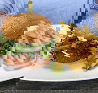 Wallace Pub - Broome Tourism