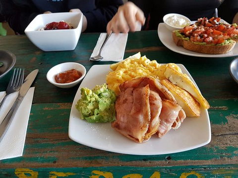 Ananas Espresso - Broome Tourism 0