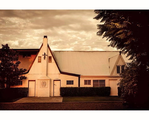 Lake's Folly Vineyard - Broome Tourism 0