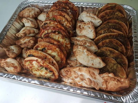 Hilltop Oven Lebanese Pizza - Broome Tourism 0