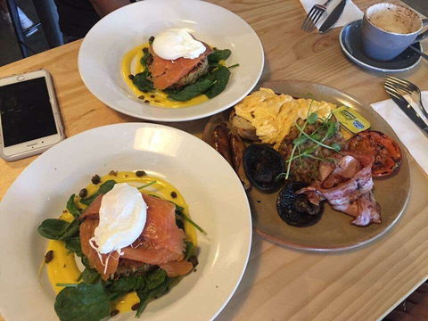 Artezen Espresso Bar - Broome Tourism 0