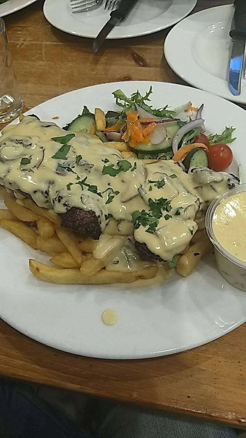 HIYC Cafe & Restaurant - Broome Tourism 0