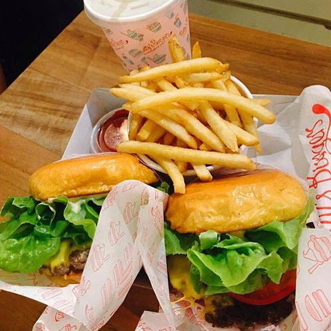 Betty's Burgers And Concrete Co - Surfers Paradise - Broome Tourism 0