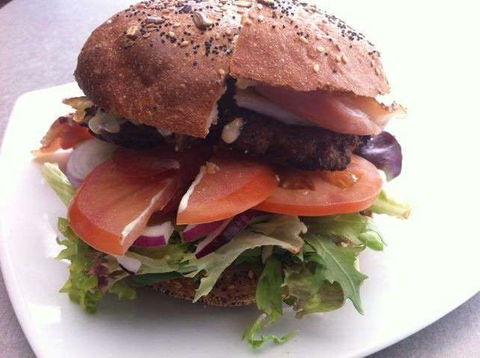 M&M Burger Bar And Take Away - Broome Tourism 0
