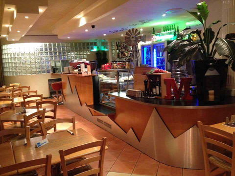 Montania Cafe Bar Restaurant - Broome Tourism 0