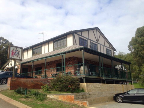 Vernon Arms Tavern - Broome Tourism 0