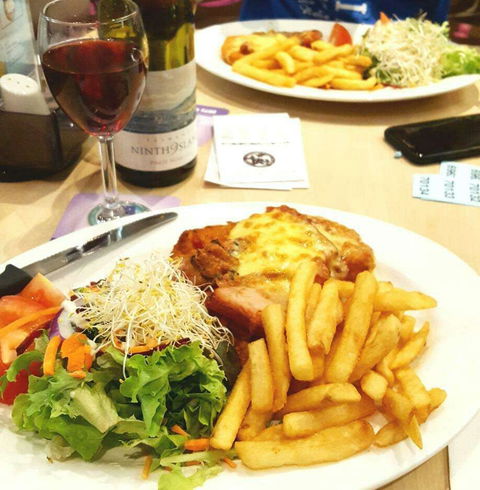 Tewantin-Noosa RSL - Broome Tourism 0