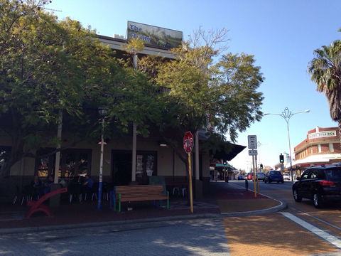 Defectors Bar - Broome Tourism 0