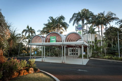 Sports Club Bistro - Lismore Workers Sports Club - Broome Tourism 0