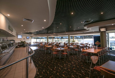 Sports Club Bistro - Lismore Workers Sports Club - Broome Tourism 1