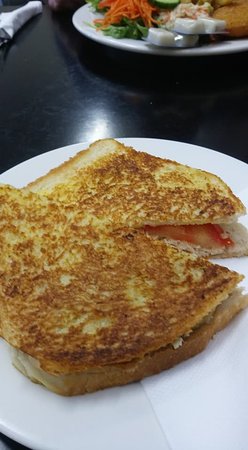 Amble Inn Snack Bar - Broome Tourism 0