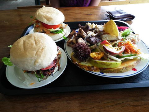 Big Barramundi BBQ Garden - Broome Tourism 0