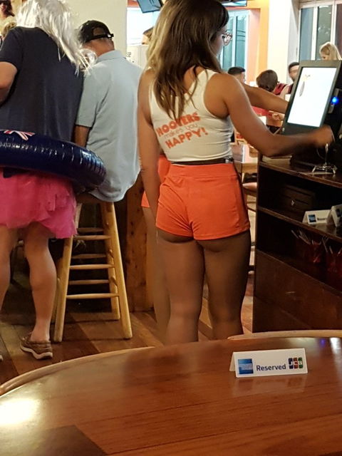 Hooters Of Gold Coast - Broome Tourism 11