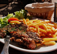 Lake Macquarie Hotel - Broome Tourism