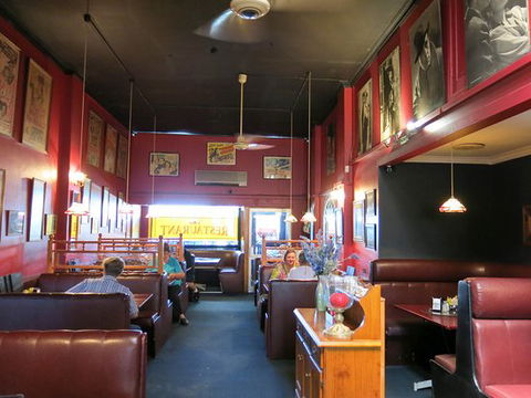 Lou’s Cafe Restaurant - Broome Tourism 0