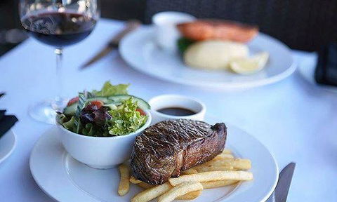 Black Angus Bar & Grill - Broome Tourism 12