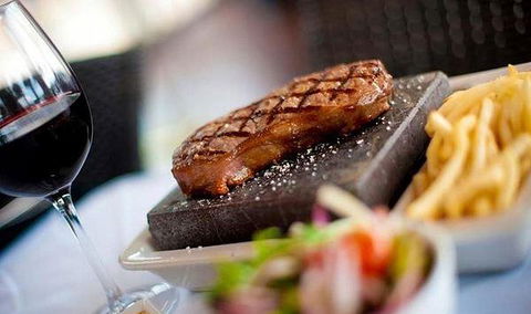 Black Angus Bar & Grill - Broome Tourism 17