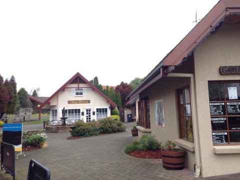 Alpenrose Lakeside Bistro & Bar - Broome Tourism 0