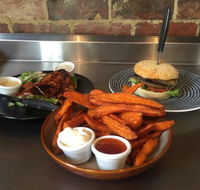 Across The Road Burger House - Broome Tourism