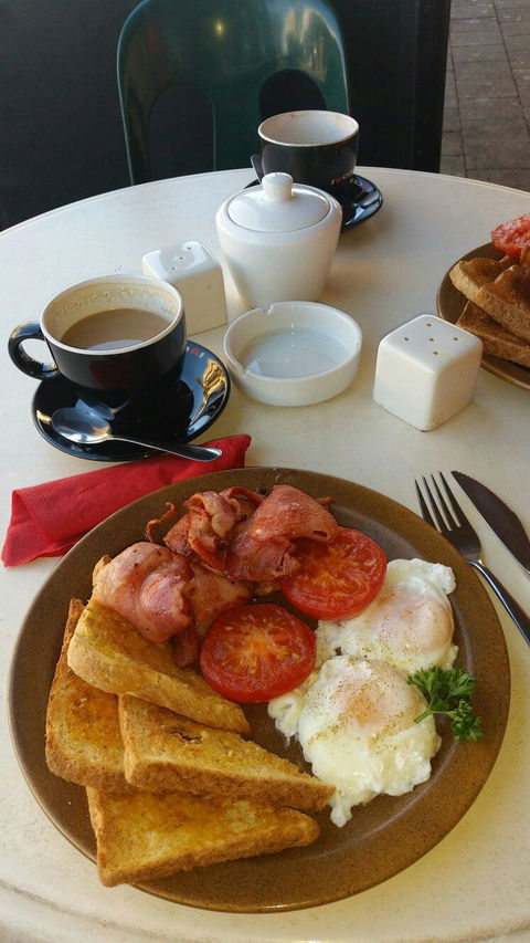 Ozzie's Coffee Lounge - Broome Tourism 6