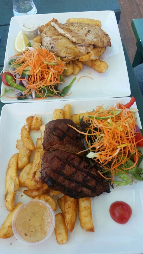 Robina Tavern On The Lake - Broome Tourism 1