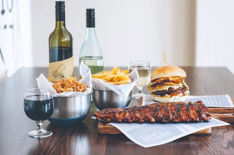 Ribs & Burgers - Broome Tourism 0