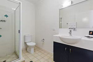 The Coffee House Apartments & Bistro - Broome Tourism 3