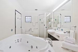 The Coffee House Apartments & Bistro - Broome Tourism 7