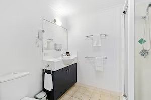 The Coffee House Apartments & Bistro - Broome Tourism 9