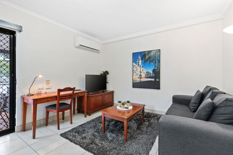 The Coffee House Apartments & Bistro - Broome Tourism 10