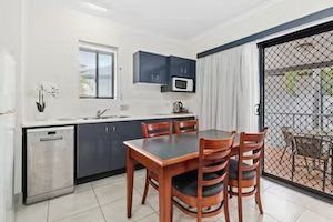 The Coffee House Apartments & Bistro - Broome Tourism 12