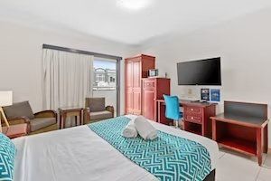 The Coffee House Apartments & Bistro - Broome Tourism 15