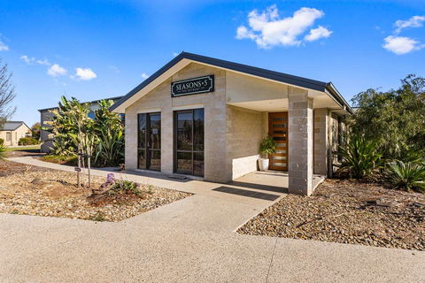 Quality Suites Point Cook Seasons 5 - Broome Tourism 1