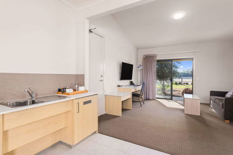 Quality Suites Point Cook Seasons 5 - Broome Tourism 16