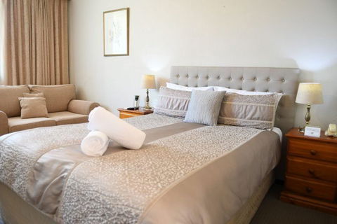Cotswold Gardens - Broome Tourism 3