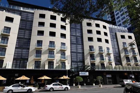 Mantra Hindmarsh Square - Broome Tourism 0