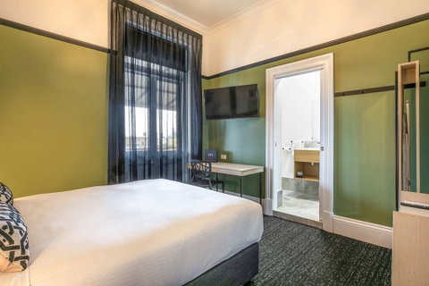 Nightcap at Exeter Hotel - Broome Tourism 7