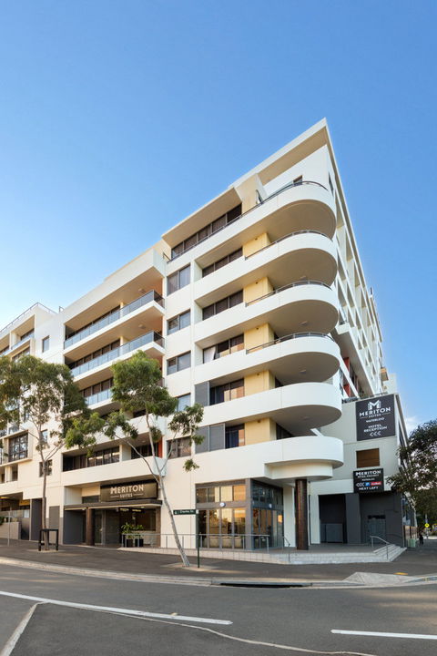 Meriton Suites Waterloo - Broome Tourism 0