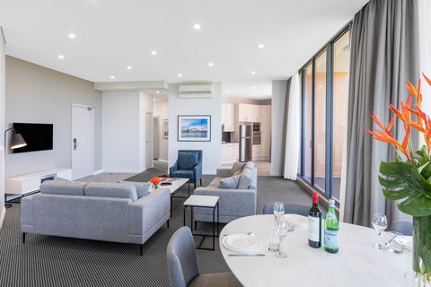 Meriton Suites Waterloo - Broome Tourism 6