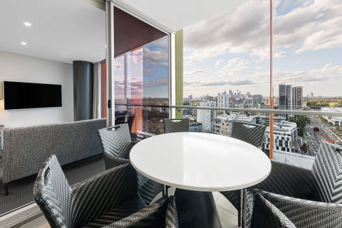 Meriton Suites Zetland - Broome Tourism 7