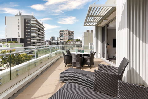 Meriton Suites Zetland - Broome Tourism 10