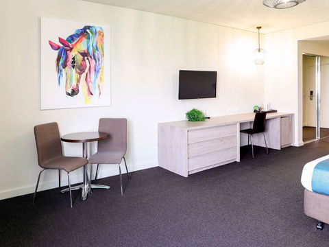 Mantra Melbourne Melton - Broome Tourism 1